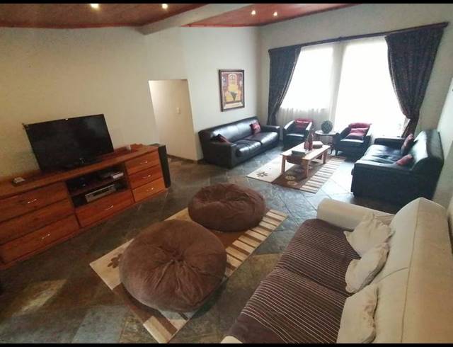 5 BEDROOM HOUSE FOR SALE IN MEYERTON CENTRAL